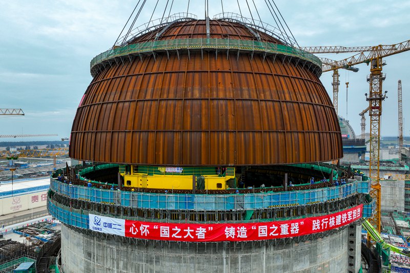 海南核电基地4号机组穹顶吊装。刘玄摄 